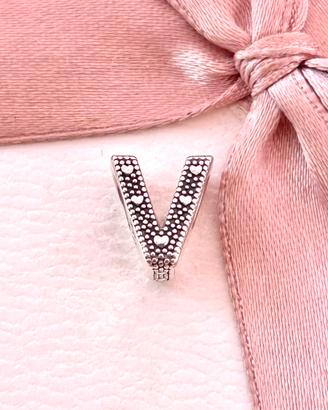 Charm pandora lettera V nuova