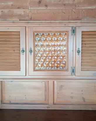 credenza tipo taverna o montagna  più tavolo 