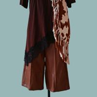 T-shirt asimmetrica + Bermuda + Borsa muccata