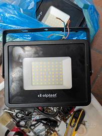 Fari LED 50 Watt marca ELPLAST IP 65