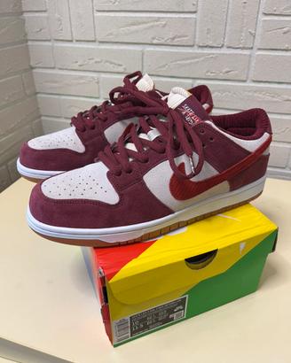 Nike SB Dunk Low "Skate Like a Girl" EU 44 / US 9