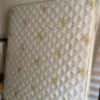 Testiera, doghe e materasso matrimoniale