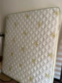 Testiera, doghe e materasso matrimoniale