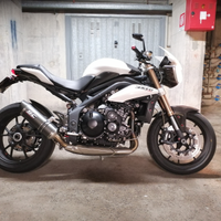 Triumph speed triple 2011