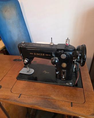 Macchina da cucire vintage Singer 306M con mobile