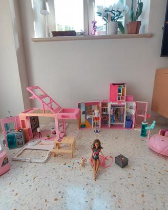 Camper e guardaroba Barbie 