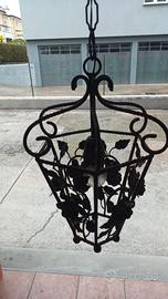 Lampadario antico in ferro battuto