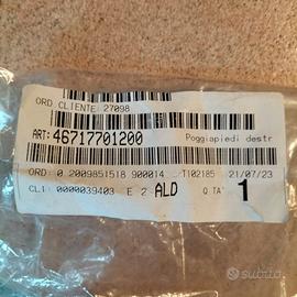 poggiapiedi dx f700gs 2016 Cod 46717701200