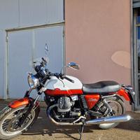 Moto Guzzi V7 special