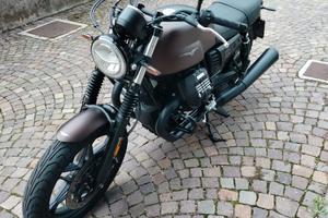 Moto Guzzi V7 III Stone Night Pack