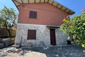 CASA INDIPENDENTE A CASCIA