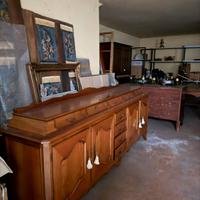 Svuotamento magazzino mobili in legno, lampadari..