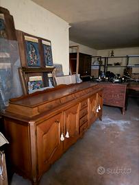 Svuotamento magazzino mobili in legno, lampadari..