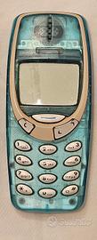 Nokia 3310 vintage con scocca trasparente turchese