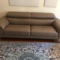 Divano in pelle anilina completo di Pouf “NICOLINE