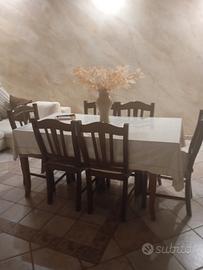 Tavolo in legno e 6 sedie