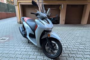 Honda SH 350i giugno 2025 solo 800 km