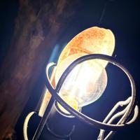 Lampada in legno artigianale