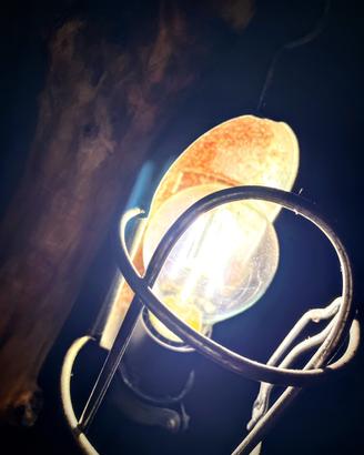 Lampada in legno artigianale