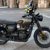 Triumph Bonneville T100 Black edition