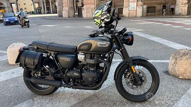 Triumph Bonneville T100 Black edition