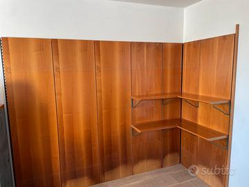 Pannallatura in noce con mensole