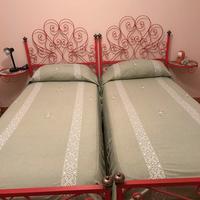 Due letti in ferro vintage