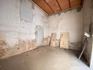 Monolocale da Ristrutturare Al Centro Rif. FL252