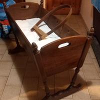 Culla a dondolo inizio 900 circa in noce