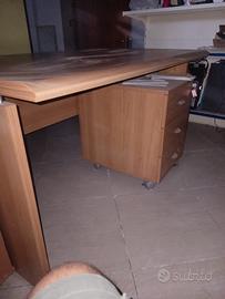 scaffali per negozio in legno