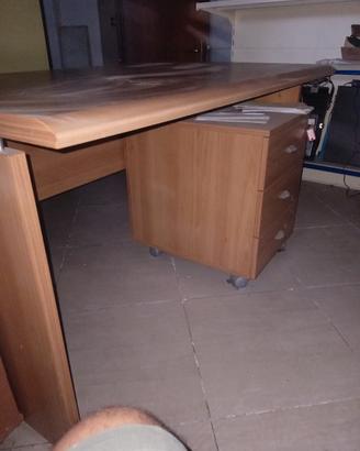 scaffali per negozio in legno