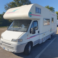 Camper con grande garage