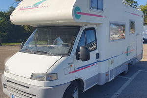 Camper con grande garage