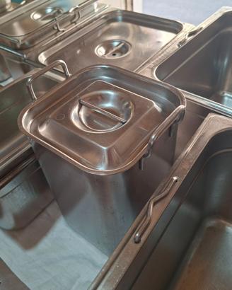 Contenitori inox usati ben tenuti
