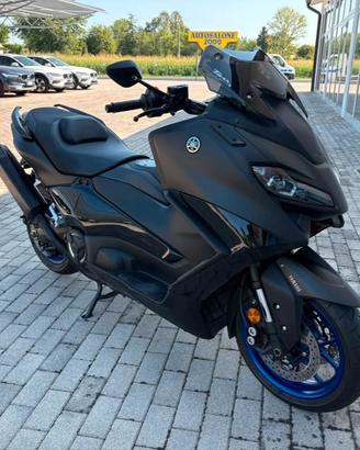 Tmax 560 Icon 