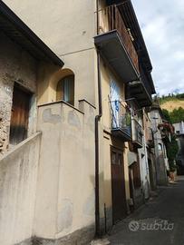Porzione di casa su tre livelli, vicino Soverato