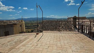 Casa indipendente di 145 m² con 4 locali a Trevi
