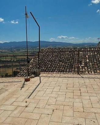 Casa indipendente di 145 m² con 4 locali a Trevi