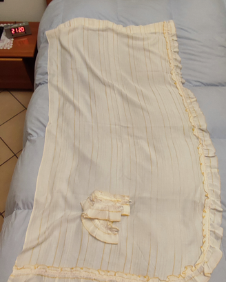 Tende bianche e gialle