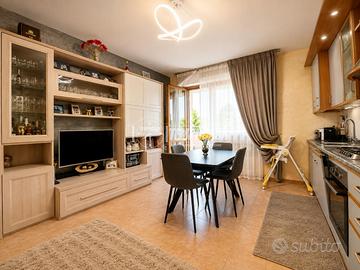 TRILOCALE CON BALCONE, GARAGE E POSTO AUTO