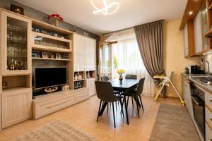 TRILOCALE CON BALCONE, GARAGE E POSTO AUTO