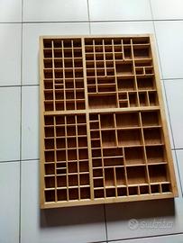 Vecchi cassetti da tipografo