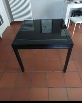 Tavolo in vetro 
Colore Nero
Allungabile