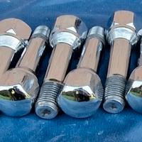 10 bulloni e 3 valvole per cerchi Ferrari