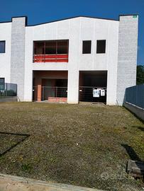 Capannone con uffici