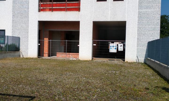 Capannone con uffici