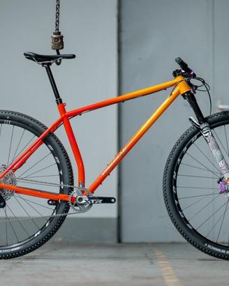 SOUR 32 pollici (solo telaio)