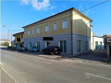 Immobile in asta di 346 m² con box auto a Pizzighe