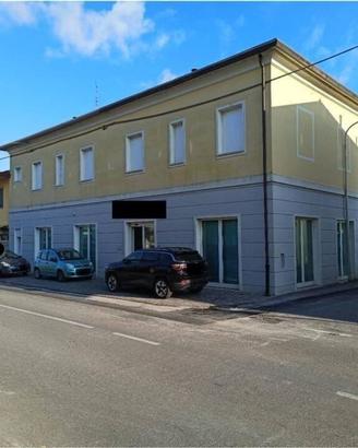 Immobile in asta di 346 m² con box auto a Pizzighe