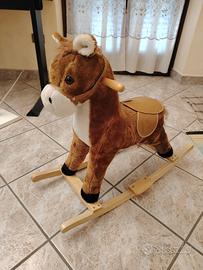 Cavallo a dondolo 